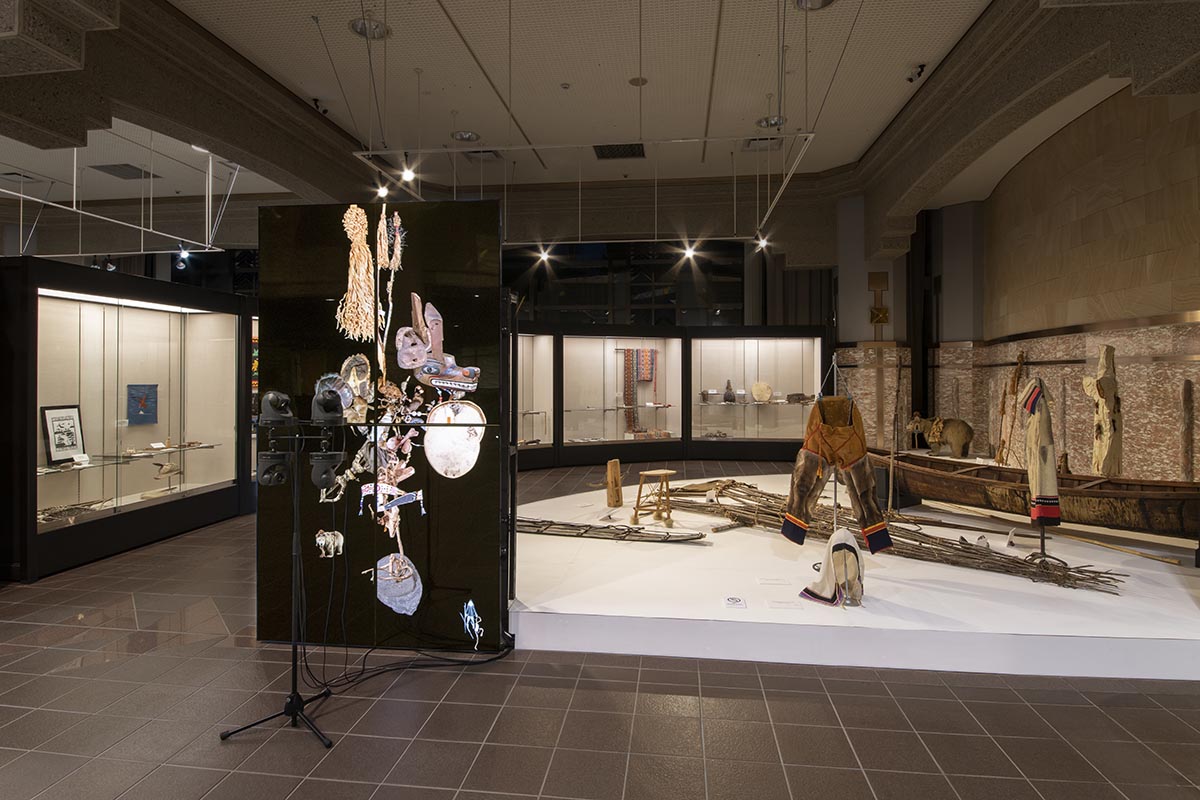 “Collection Survey -Hokkaido Museum of Northern Peoples”, 2019, installation view. Photo by Yoshisato Komaki. Courtesy of Sapporo Tenjinyama Art Studio.